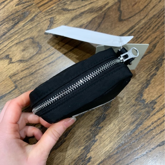 New Uniqlo x Anya Hindmarch Black Packable Bag - Picture 5 of 16